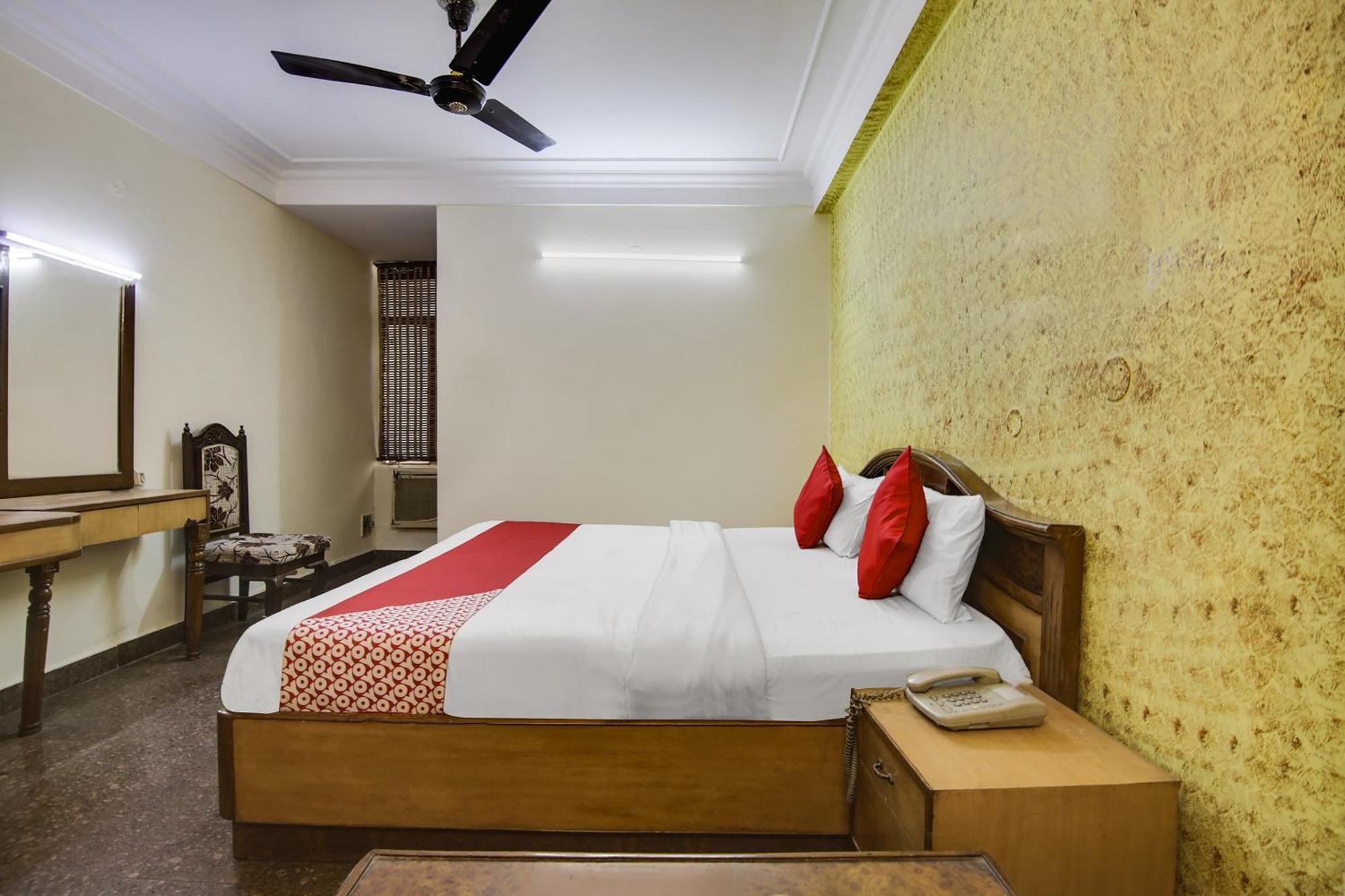Hotel O Sunshine Palace Delhi  Exterior photo