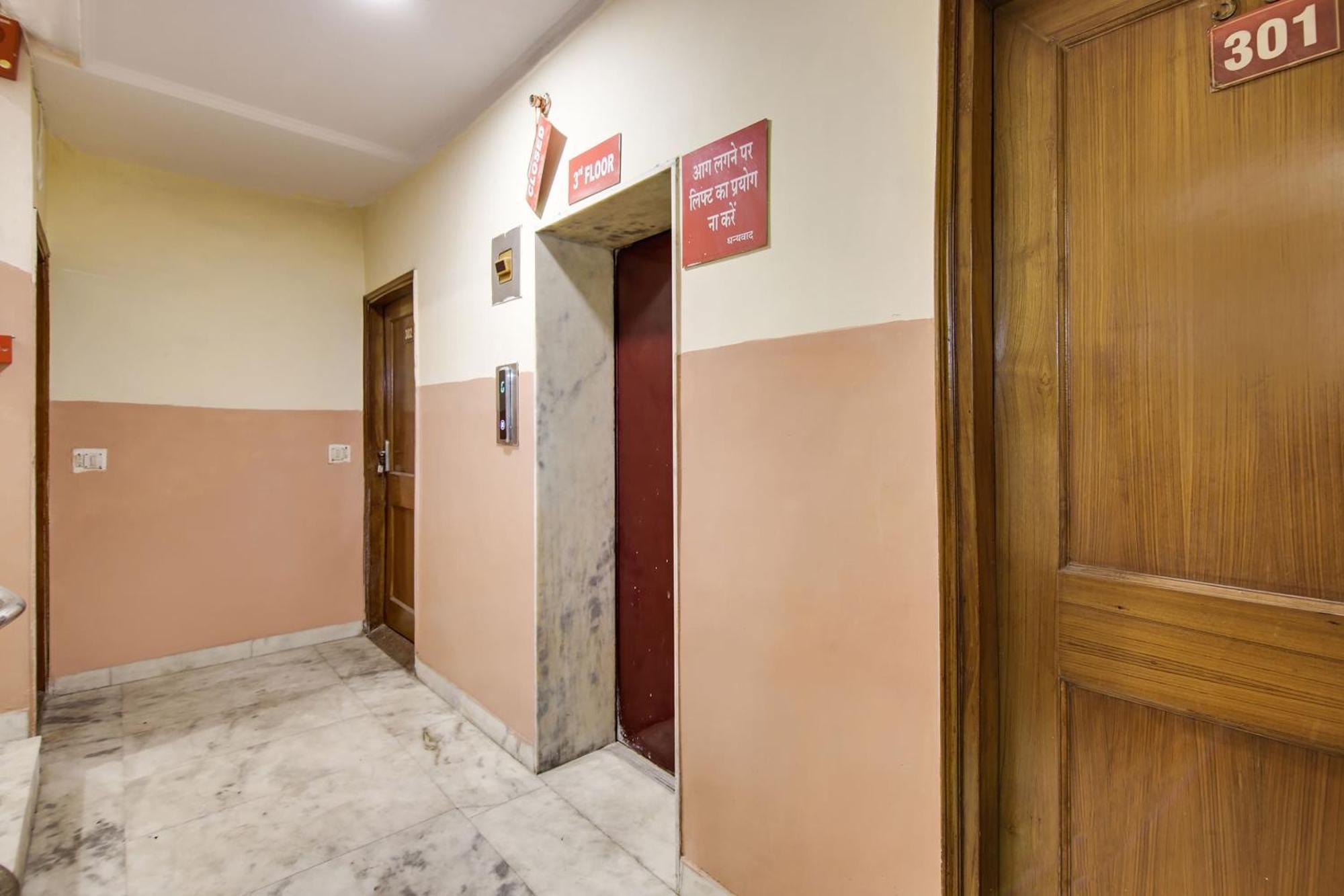Hotel O Sunshine Palace Delhi  Exterior photo